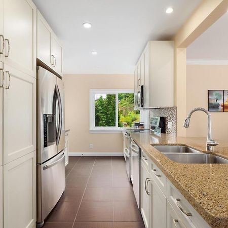 Lovely 3 Bedroom Port Moody Spacious Home 6 People Free Parking Екстериор снимка