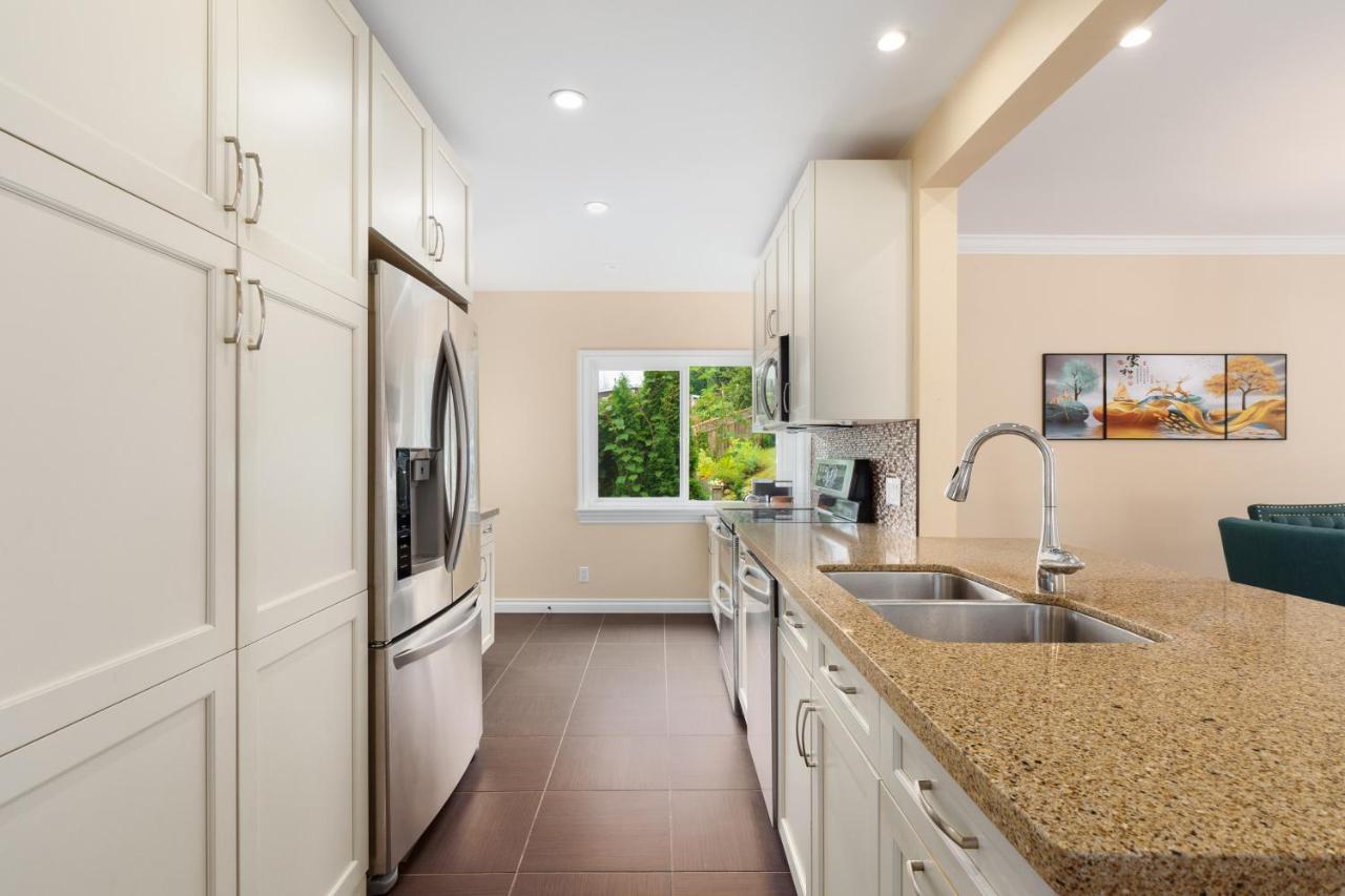 Lovely 3 Bedroom Port Moody Spacious Home 6 People Free Parking Екстериор снимка